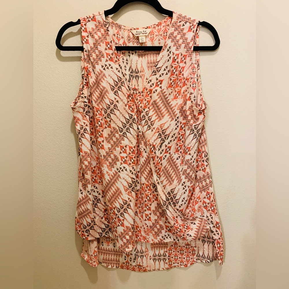 Sleeveless v neck top